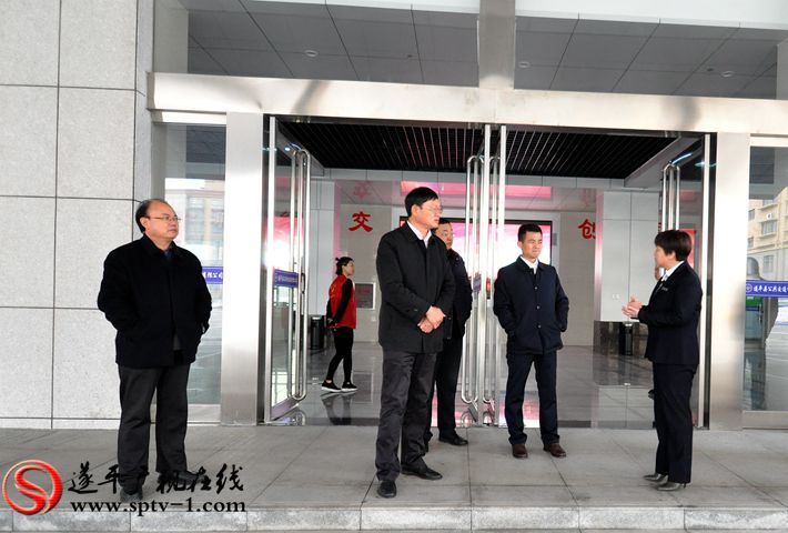 侯蕴:公交车就是方便群众的